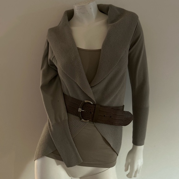 Cami with wrap cardigan and belt from Banana Republic - Picture 3 of 4